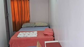 2 bedrooms, minibar, desk, blackout drapes