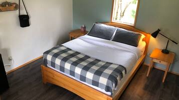 Classic Cabin, 1 Queen Bed (08) | Blackout drapes, free WiFi, bed sheets