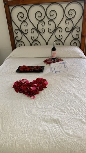 Double Economy Room | Espace de travail pour ordinateur portable, fer et planche à repasser