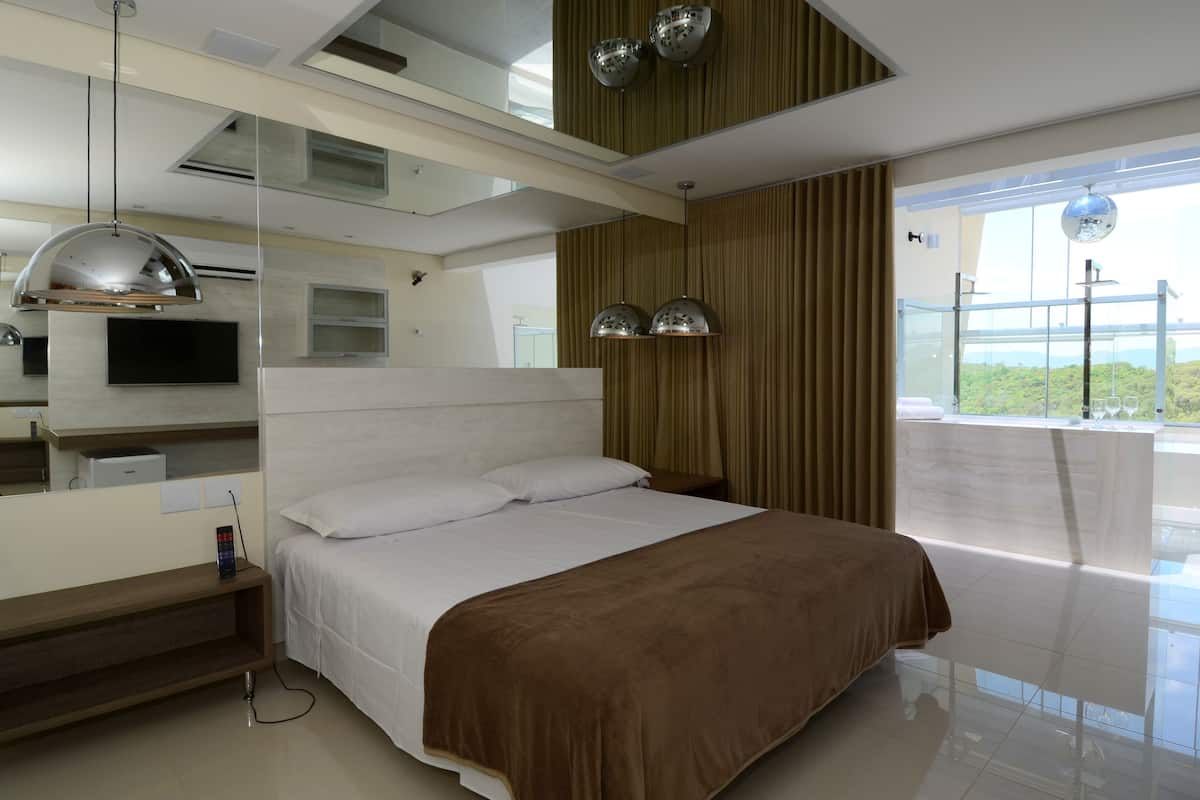 Premier Room (Super Luxo) | Minibar, desk, soundproofing, WiFi (free)