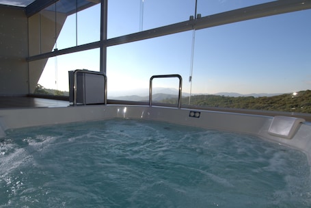 Premium Room (Master) | Jetted tub