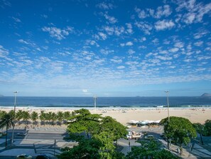 Beach - Flat de Frente para o Mar de Copacabana (Rio de Janeiro)