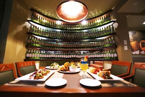 4 restaurants; breakfast, lunch, dinner and brunch served