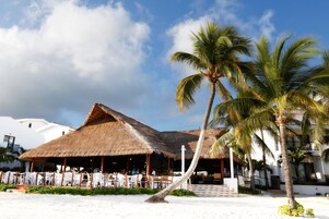 4 restaurants, breakfast, lunch, dinner served; American cuisine