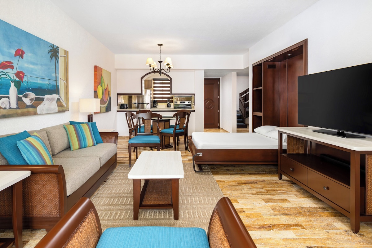 2 bedrooms, premium bedding, down comforters, pillowtop beds