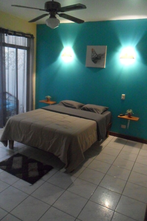 Iron/ironing board, rollaway beds, free WiFi