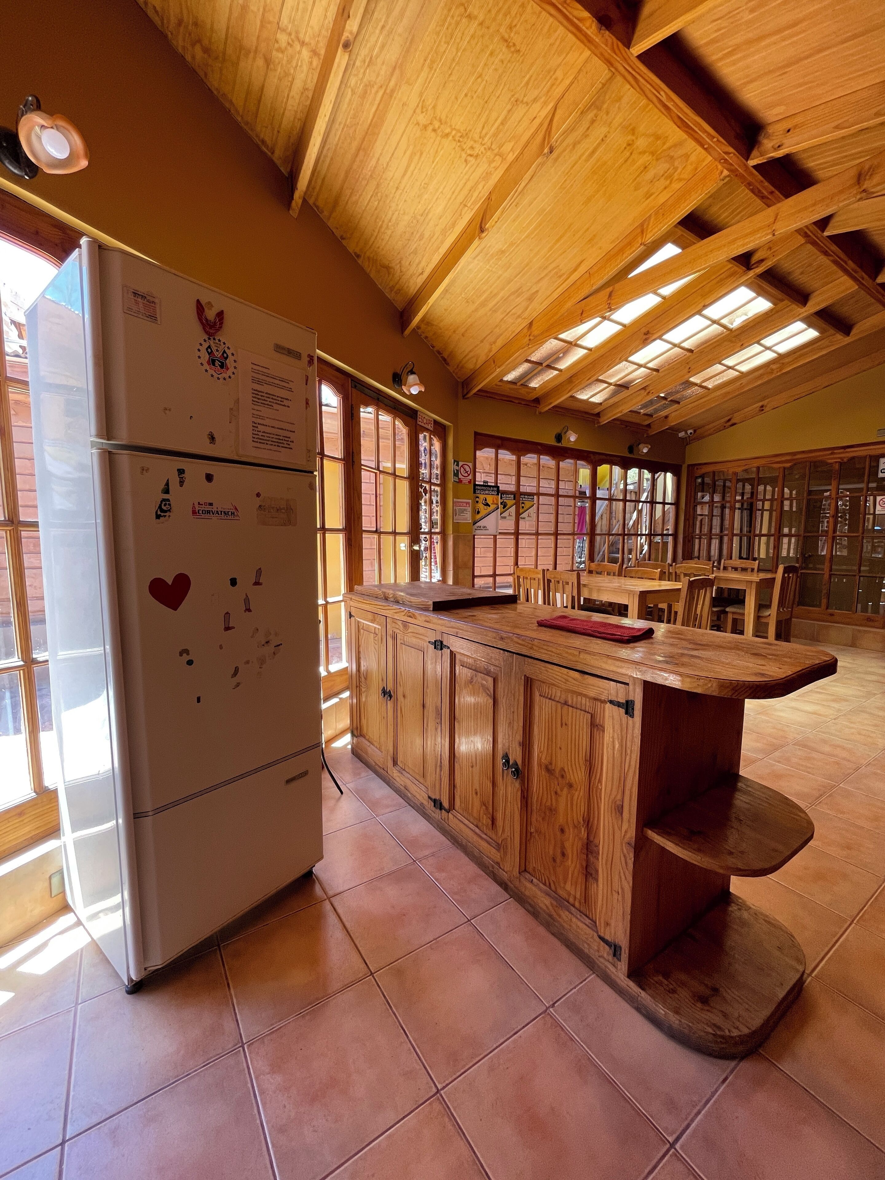 Refrigerador, horno, lavavajillas, utensilios de cocina