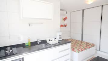 Estúdio superluxo, 1 quarto, cozinha | Individualmente decorados, individualmente mobiliados, Wi-Fi de cortesia