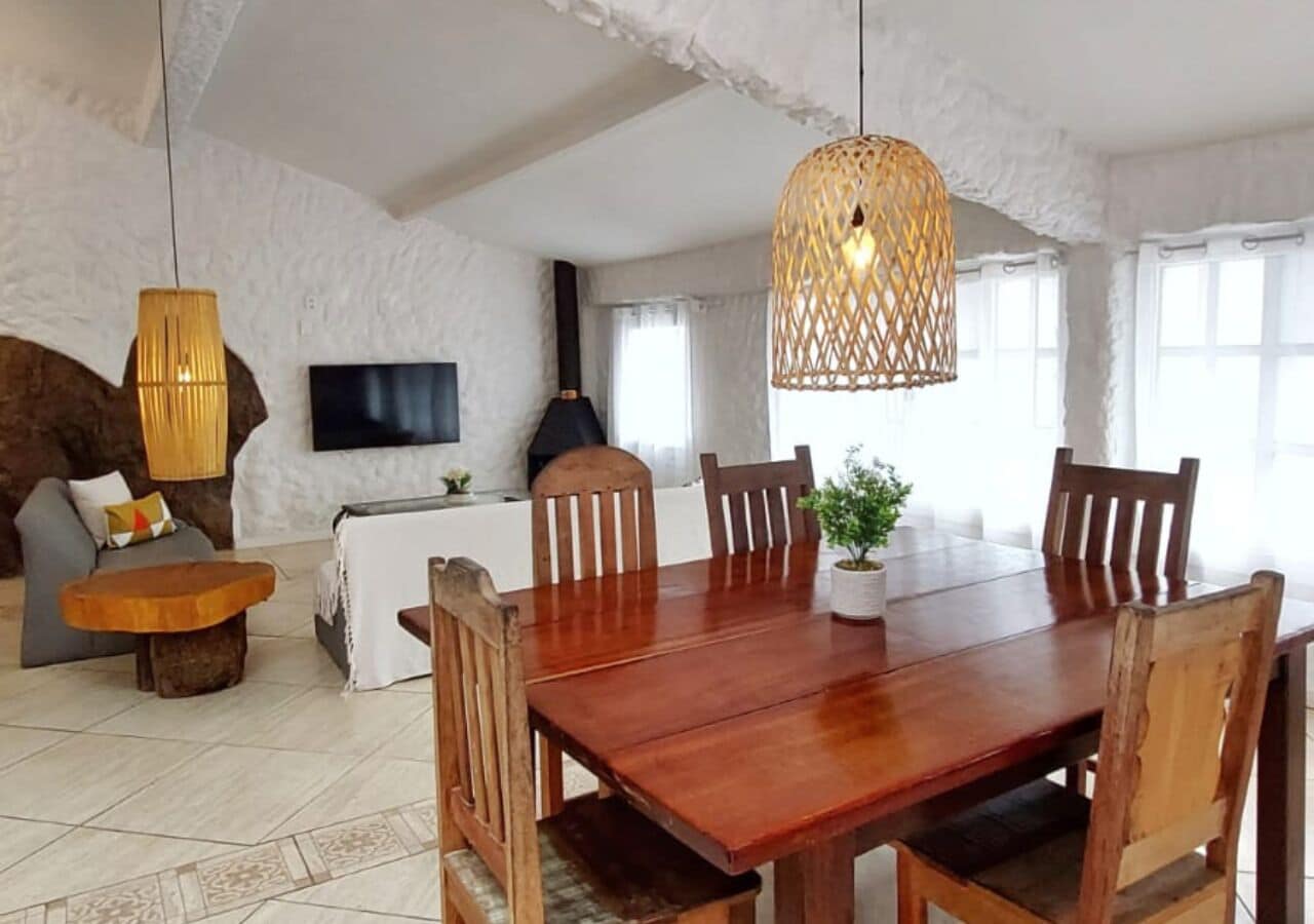 Villa | Coin séjour | TV connectée de 32 pouces avec chaînes numériques, télévision