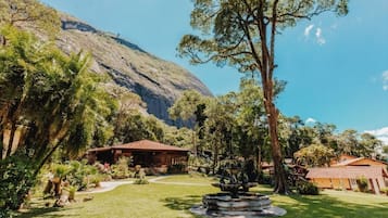 En 32-tommers smart-TV med digitale kanaler samt TV