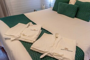 Bungalow, nhiều giường | Minibar, màn/rèm cản sáng, bộ trải giường 