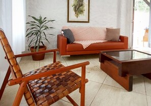 Vil·la | Sala d'estar | Televisor intel·ligent de 32 polzades amb canals digitals i televisor 