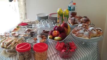 Free daily buffet breakfast