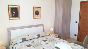 Panoramic-Doppelzimmer, 1 Schlafzimmer, Balkon, Meerblick | Hochwertige Bettwaren, Daunenbettdecken, Schreibtisch