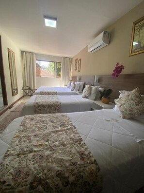 Cortinas blackout, tabla de planchar con plancha y wifi gratis 