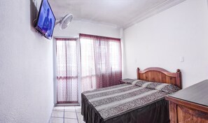 Double or Twin Room, 1 Bedroom, Accessible, Private Bathroom | In-room safe, iron/ironing board, free WiFi, bed sheets - Hotel Plaza Aleman (León)