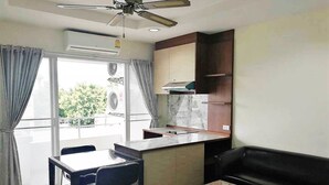 Suite – deluxe, 1 soverom, byutsikt | Terrasse/patio