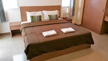 Superior King Room | Living room