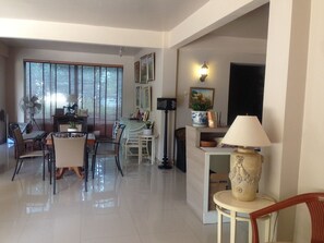 Área de estar no saguão