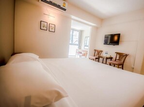Blackout drapes, rollaway beds, free WiFi - Juldis Khao Yai J2 (Pak Chong)
