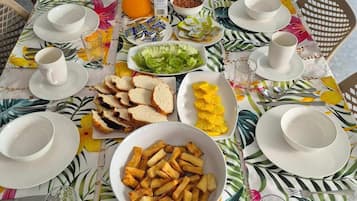 Free daily continental breakfast