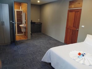 Deluxe Double Room | Premium bedding, memory foam beds, desk, free WiFi - Island Accommodation Nadi (Nadi)