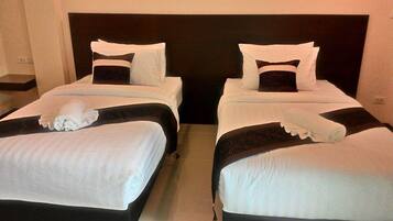 Twin Room, 2 Twin Beds | Egyptian cotton sheets, premium bedding, Select Comfort beds, desk