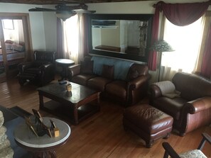 Téléviseur, foyer, jeux vidéo, lecteur de DVD