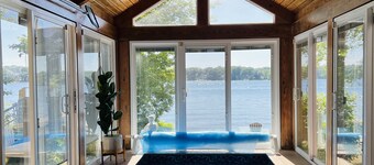 Beachfront på John's Pond, innendørs oppvarmet basseng og Dock! 