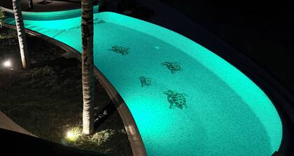 Entire Property just for 2 People . Very private, very luxurious.