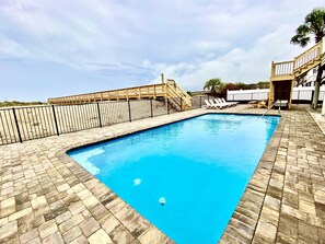 Piscine extérieure, piscine chauffée