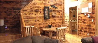 Maple Ridge Cabin – Private Forest Retreat Near Pictured Rocks Sleeps 12