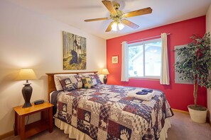 3 makuuhuonetta, silitysrauta/-lauta, vuodevaatteet