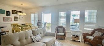 Emerald Isle - Ocean Club, beach front condo