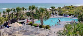 Emerald Isle - Ocean Club, beach front condo