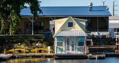 Experience the Magic - Floating Cottage on St Johns River