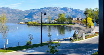 West Kelowna Beach House - vacation dreams do come true!
