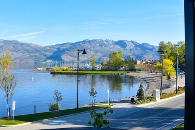 West Kelowna Beach House - vacation dreams do come true!
