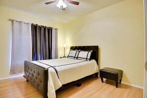 1 bedroom, iron/ironing board, WiFi, bed sheets - Beautiful Condo Near The Domain (Austin)