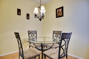 Dining - Beautiful Condo Near The Domain (Austin)