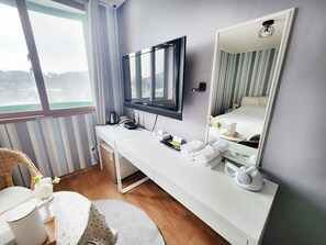 Chambre Double Deluxe | Rideaux occultants, fer et planche à repasser, Wi-Fi gratuit