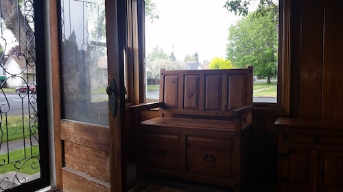 Turn Of The Century Charm  - Walk to Town       DISCOUNTS FOR SKIING?