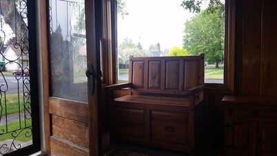 Turn Of The Century Charm  - Walk to Town       DISCOUNTS FOR SKIING?