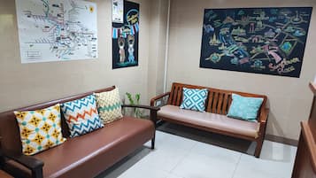 Coin salon dans le hall