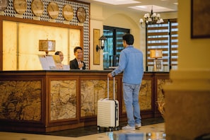 Quầy tiếp tân