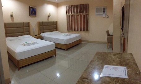 Family Room | Room amenity