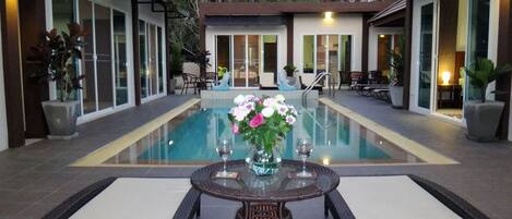 Kolam renang outdoor