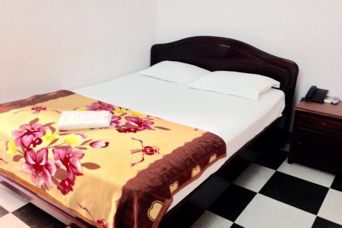 Minibar, escritorio, wifi gratis