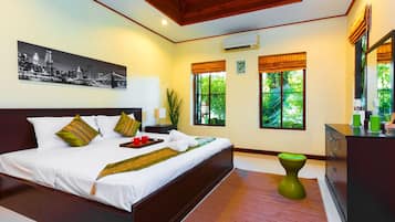 2 Bedroom House | 2 bedrooms, in-room safe, desk, iron/ironing board