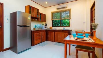 2 Bedroom House | Private kitchen | Full-sized fridge, microwave, stovetop, electric kettle